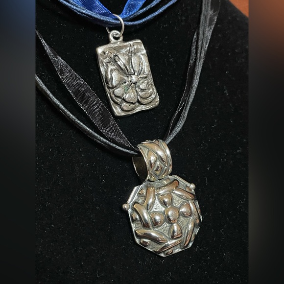 Set of 2 Silver Toned Embossed Metal Pendants On Ribbon Necklace. - Picture 5 of 5